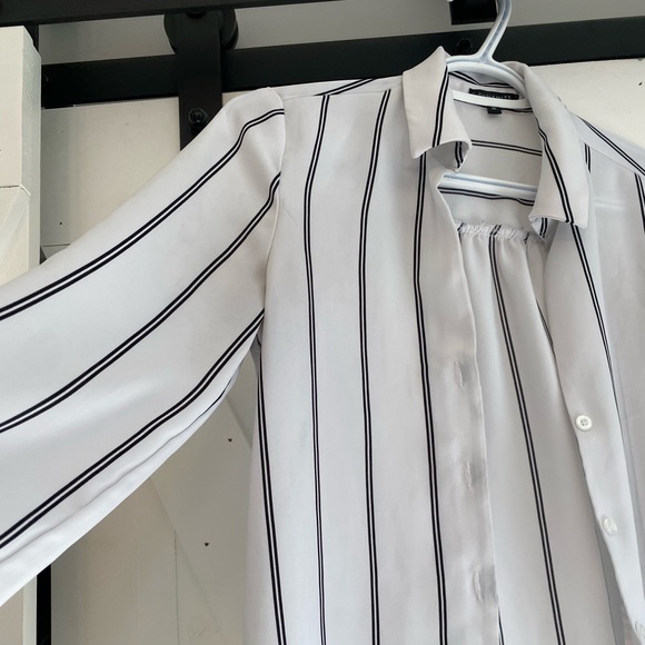 Dynamite Striped Blouse - Picture 2 of 5